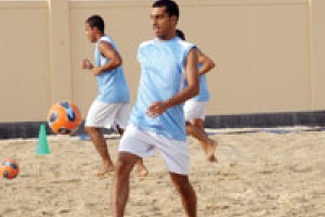 «أحمر الشواطئ» يطير اليوم للدفاع عن لقبه الآسيوي