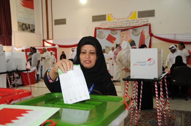 المرشحة البلدية فاطمة سلمان تدلي بصوتها صباح اليوم 