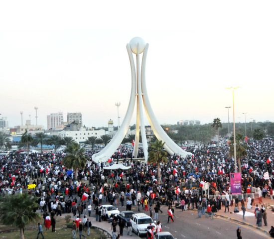 آلاف المتظاهرين خلال استئناف اعتصامهم مجدداً بدوار اللؤلؤة عصر أمس