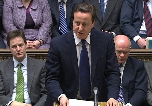 رئيس الوزراء البريطاني ديفيد كاميرون امام البرلمان اليوم (الجمعة)