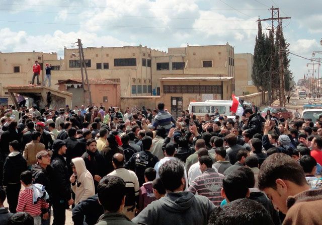 تظاهرات مناهضة للنظام السوري في مدينة درعا (أرشيفية)