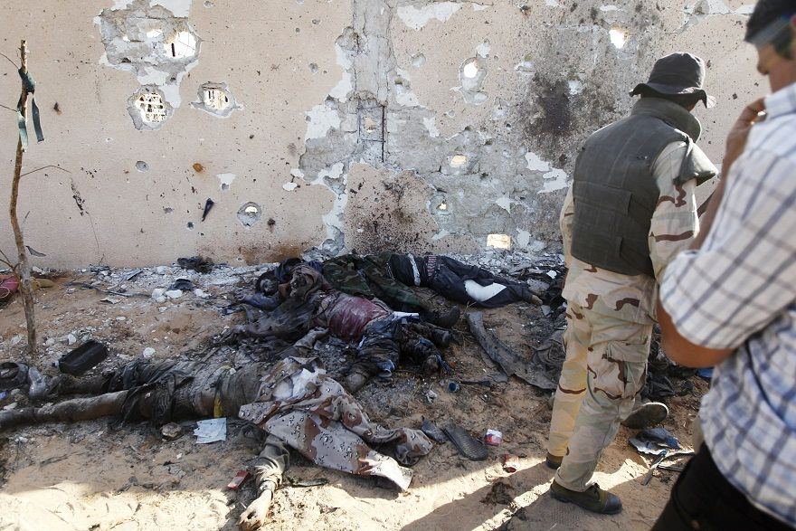 جثث قوات القذافي