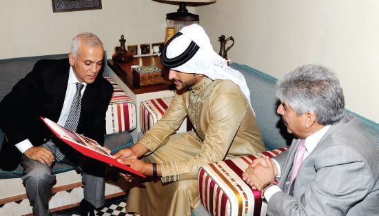 سمو الشيخ ناصر لدى استقباله الأمين العام للهيئة الخيرية الأردنية