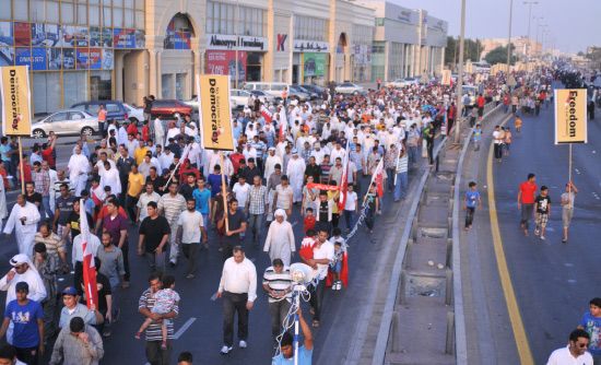 مسيرة الجمعيات السياسية المعارضة انطلقت من الخميس إلى السهلة-تصوير احمد ال حيدر