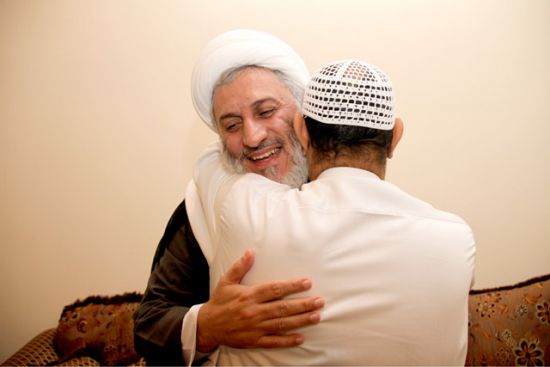 الشيخ عبدالعظيم المهتدي بعد الإفراج عنه - تصوير : محمد المخرق