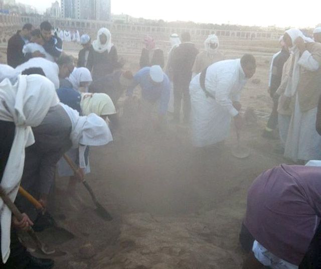 مواراة جثامين البحرينيات الثلاث في مقبرة البقيع أمس الأول