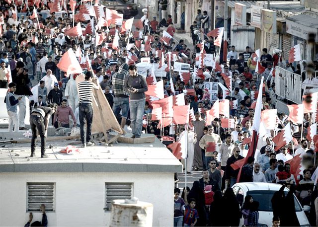 حشود شبابية تمسكت بالحل السياسي للأزمة التي تمر بها البحرين - AFP