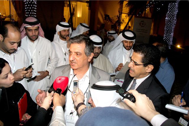 ممثلو المعارضة يدلون بتصريحات للصحافة  - تصوير : محمد المخرق