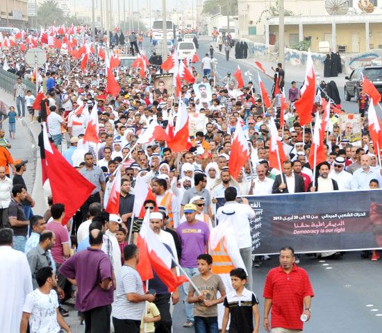 المشاركون طالبوا بالديمقراطية والإفراج عن المعتقلين - تصوير عقيل الفردان