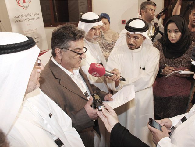وصفت المعارضة ادعاء الحكومة بأن تأجيل زيارة مقرر الأمم المتحدة المعني بالتعذيب خوان مانديز إلى البحرين يهدف لإنجاح الحوار، بـ «المبرر الواهي»