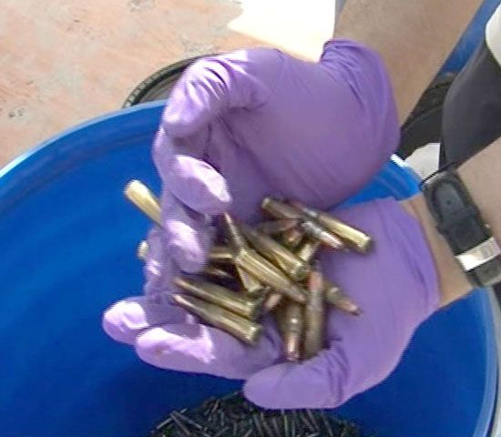 الأسلحة والذخائر التي أعلنت وزارة الداخلية العثور عليها