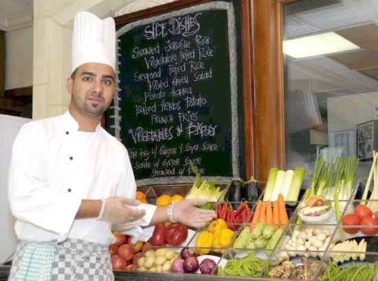الشيف البحريني محمد مرهون يعشق مهنة الطبخ