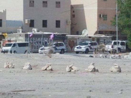سيارات الأمن في جزيرة سترة أمس