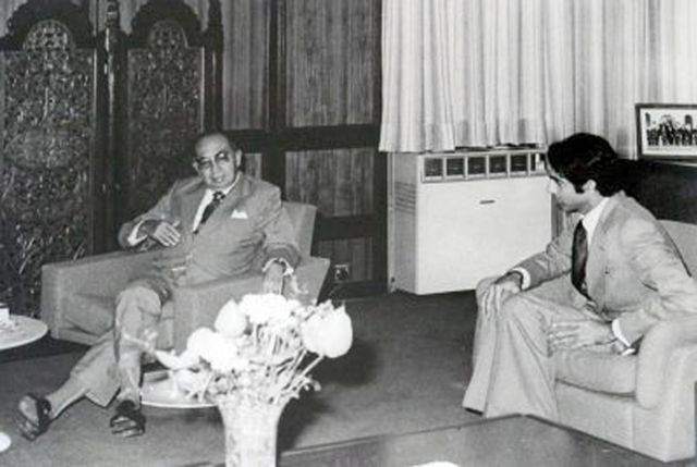حسين نجادي خلال لقائه برئيس وزراء ماليزيا السابق عبدالرزاق حسين