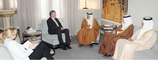 نائب الملك مستقبلاً السفير الأميركي لدى البحرين