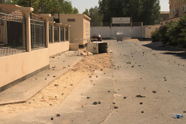  ما خلّفته المواجهات بالقرب من المدرسة - تصوير : محمد المخرق