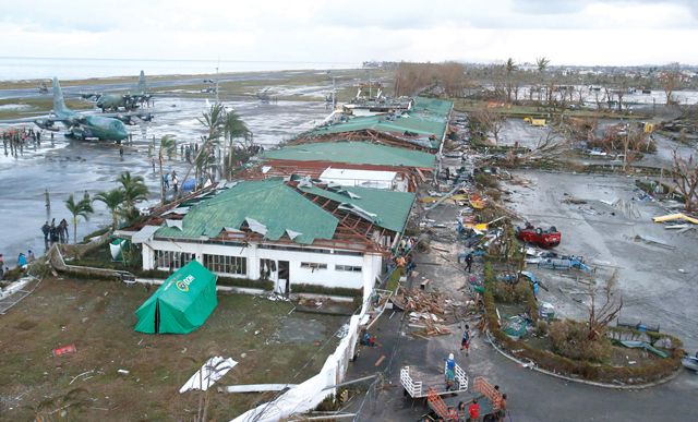 بعض الدمار الذي خلفه إعصار «هايان»  - REUTERS