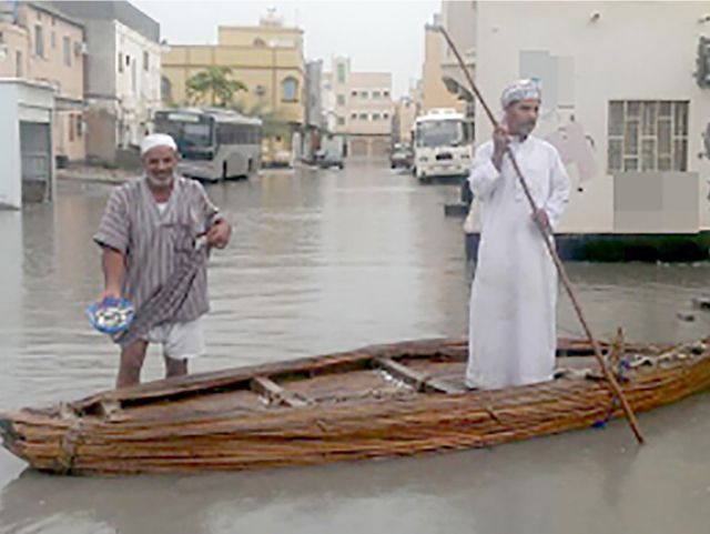 الصور تحكي المعاناة التي عاشتها البحرين بعد هطول الأمطار