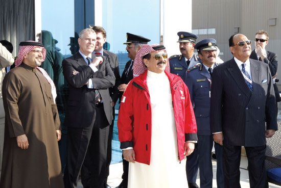 جلالة الملك لدى زيارته معرض البحرين الدولي للطيران أمس