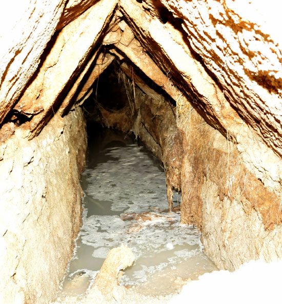القناة المائية في القريّة التي رصدتها عدسة «الوسط»