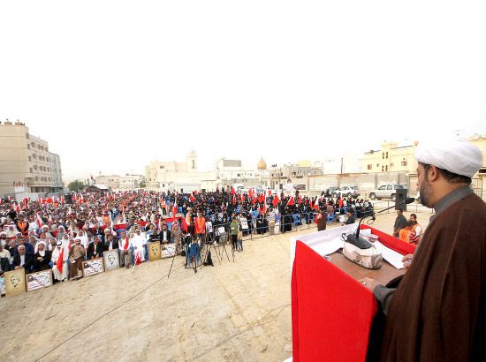 الديهي يلقي كلمة في تجمع قوى المعارضة في سترة أمس-تصوير محمد المخرق