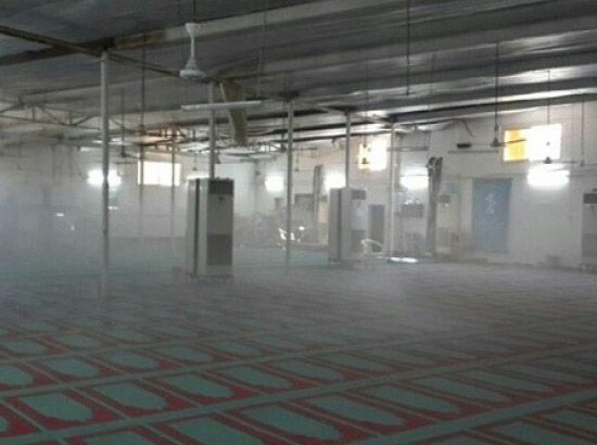 جامع الإمام الصادق بالدراز بعد تعرضه لإطلاق غاز مسيل للدموع ظهر أمس (الجمعة)