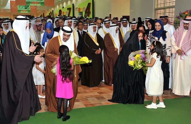 الأميرة سبيكة وسمو ولي العهد لدى افتتاحهما معرض البحرين الدولي العاشر للحدائق أمس