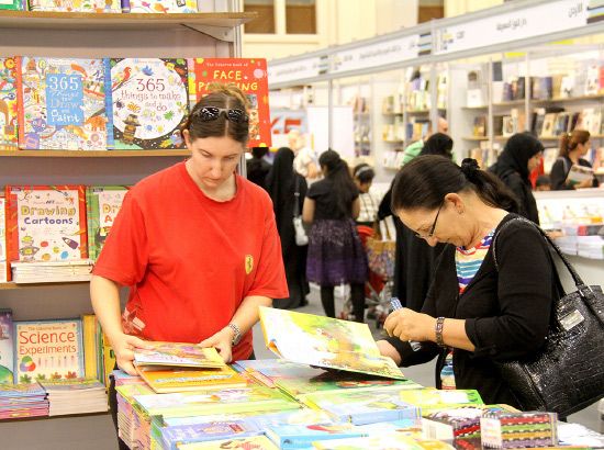 إقبال على معرض البحرين للكتاب في يومه الثاني