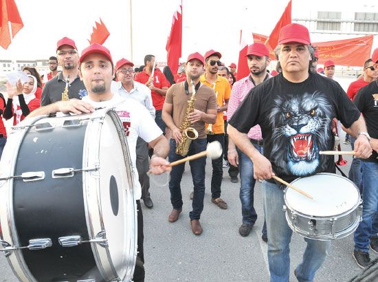 العمال بمختلف قطاعاتهم ساروا في مسيرة هادرة أمس