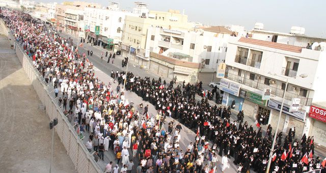 جموع غفيرة من المواطنين ودعت الفقيد الشاب سيدمحمود محسن أحمد - تصوير : محمد المخرق