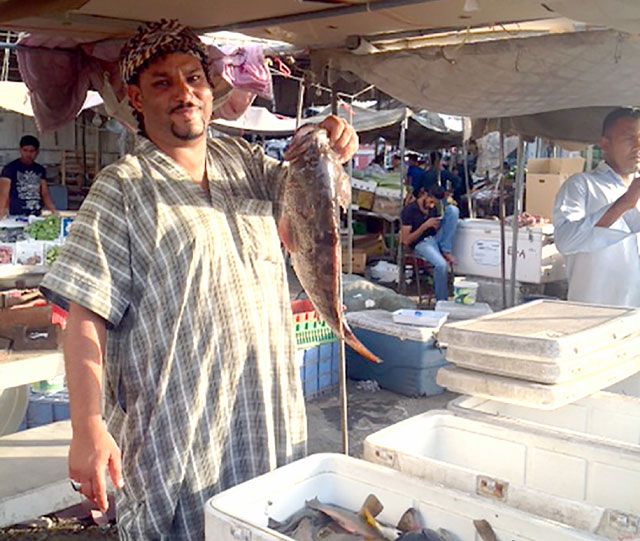 محمد جاسم يبيع السمك منذ 15 عاماً