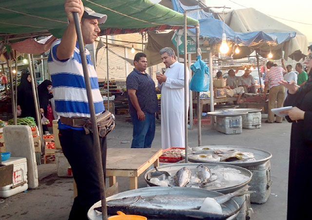 إبراهيم المحاري بائع سمك في سوق جدحفص