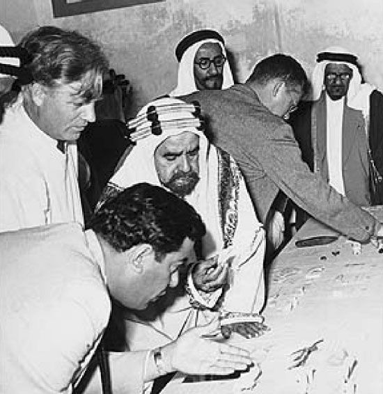افتتح سمو الشيخ سلمان أول معرض للمقتنيات الأثرية في العام 1956 م