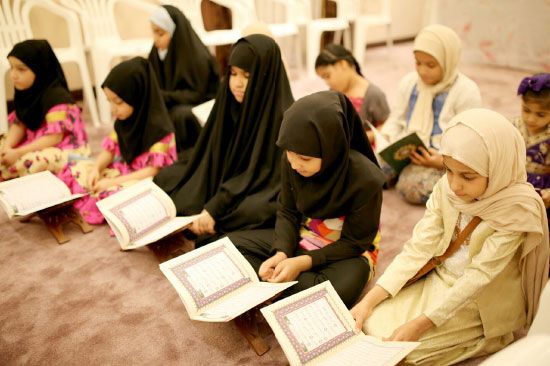 الأطفال يتلون القرآن ضمن فعالية جمعية الغد المشرق