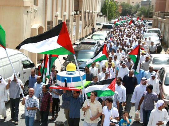 المشاركون في التظاهرة بيوم القدس في الدراز أمس