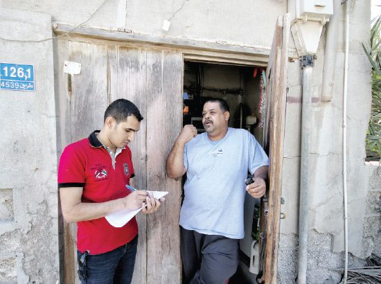 حسين محمد جمعة يروي لـ «الوسط» تفاصيل تعثر بناء منزلهم الآيل للسقوط