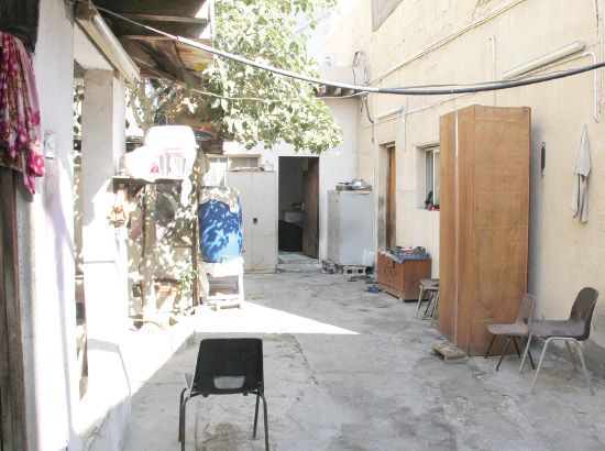 منزل عمره 50 عاماً مدرج ضمن ملف البيوت الآيلة ينتظر دوره منذ 8 سنوات- تصوير محمد المخرق