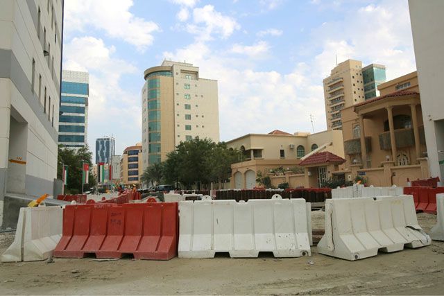 أعمال الصيانة لشبكة الصرف الصحي في منطقة ضاحية السيف بدأت منذ أكثر من سنة
