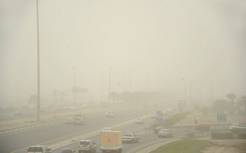 الغبار غطّى أجواء البحرين اليوم (بنا)