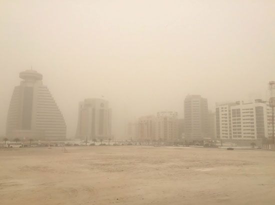 موجة الغبار التي اجتاحت البحرين أمس