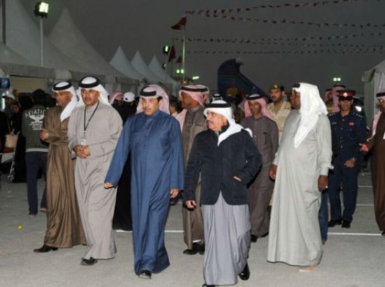 الشيخ عبدالعزيز بن سعود آل خليفة لدى حضوره اختتام فعاليات مهرجان «دار العز»