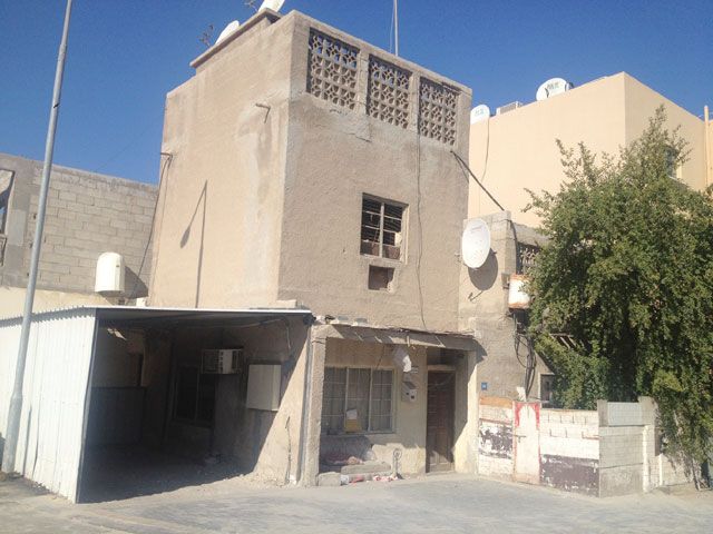 بيت مبني قبل 47 عاماً لا يزال يؤوي بحرينيين