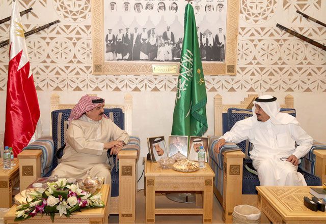 العاهل يلتقي خادم الحرمين في الرياض   محليات - صحيفة الوسط البحرينية - مملكة البحرين
