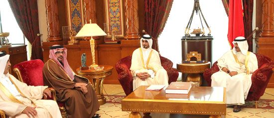 اللقاء الذي ضم رئيس الوزراء وولي العهد مع الممثل الشخصي لأمير دولة قطر