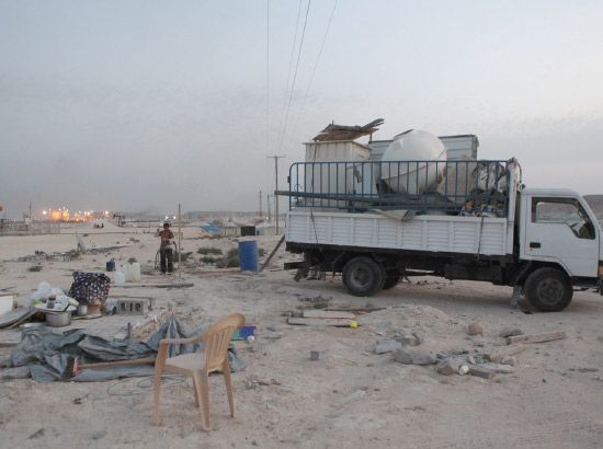 مخيم حمد إبراهيم أثناء إزالته