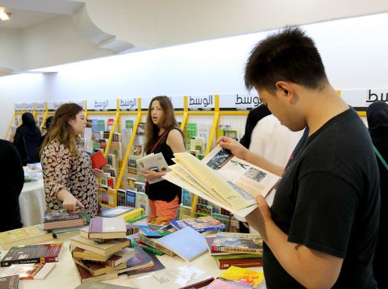 معرض الكتب المستخدمة يستقطب الأجانب المقيمين