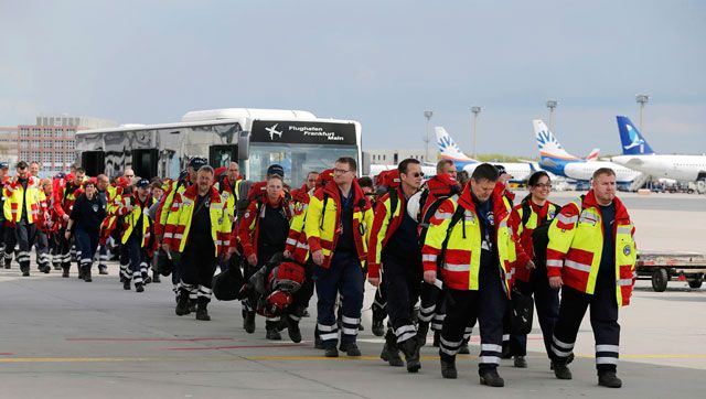فريق ألماني للبحث والإنقاذ يصل إلى نيبال عبر دلهي - REUTERS