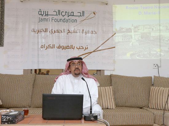 المؤرخ محمد حميد السلمان يقدم أبحاثه في المحاضرة  - تصوير عيسى إبراهيم