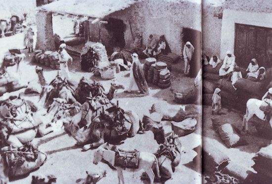 سوق الخارو بالمحرق في صورة تعود إلى العام 1880