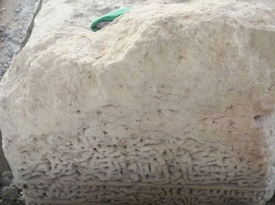 صورة القبر الأثري لناصر بن عبدالله بن ربيع الأوالي «ق10 هـ»